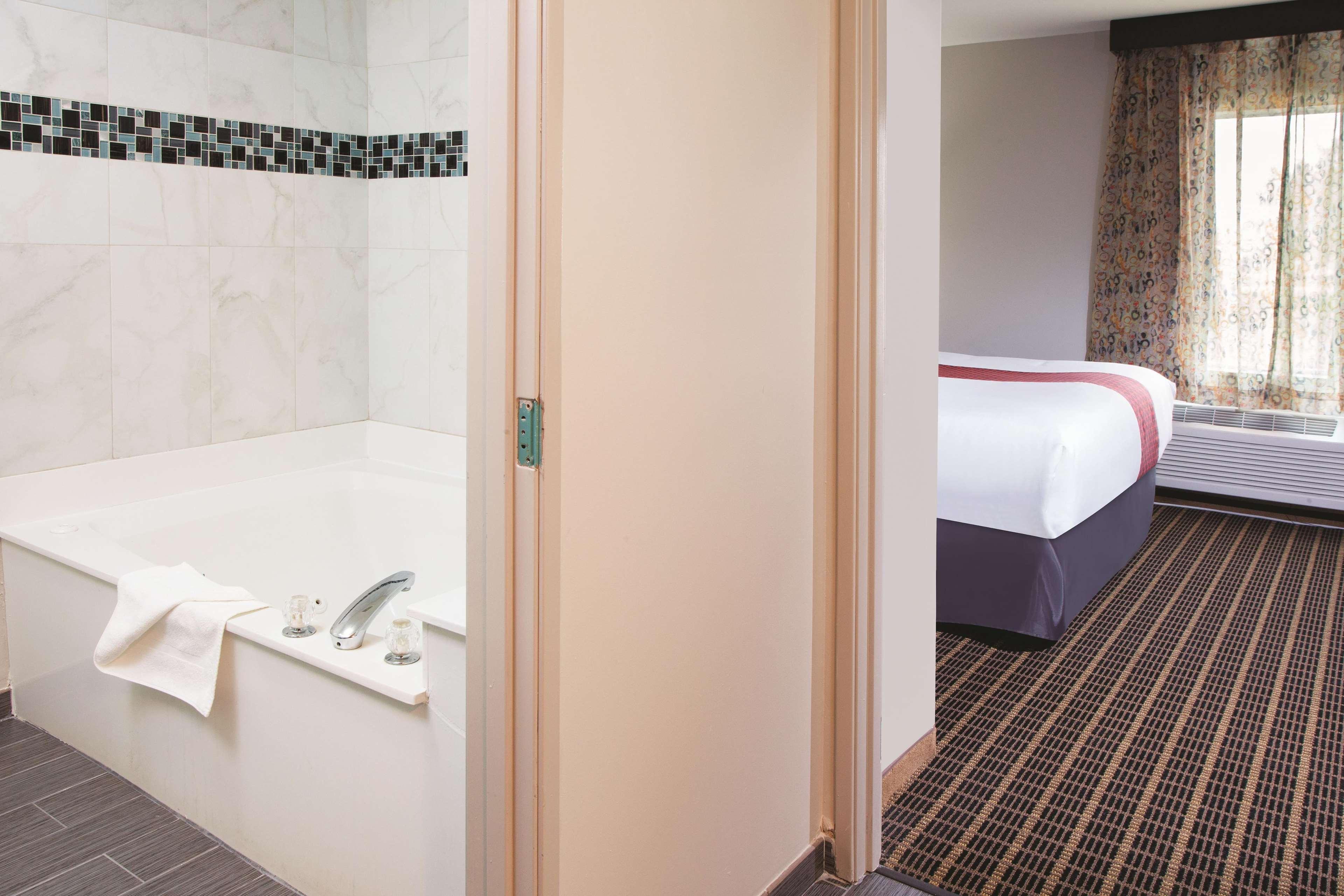 La Quinta By Wyndham Rockford Hotel Buitenkant foto