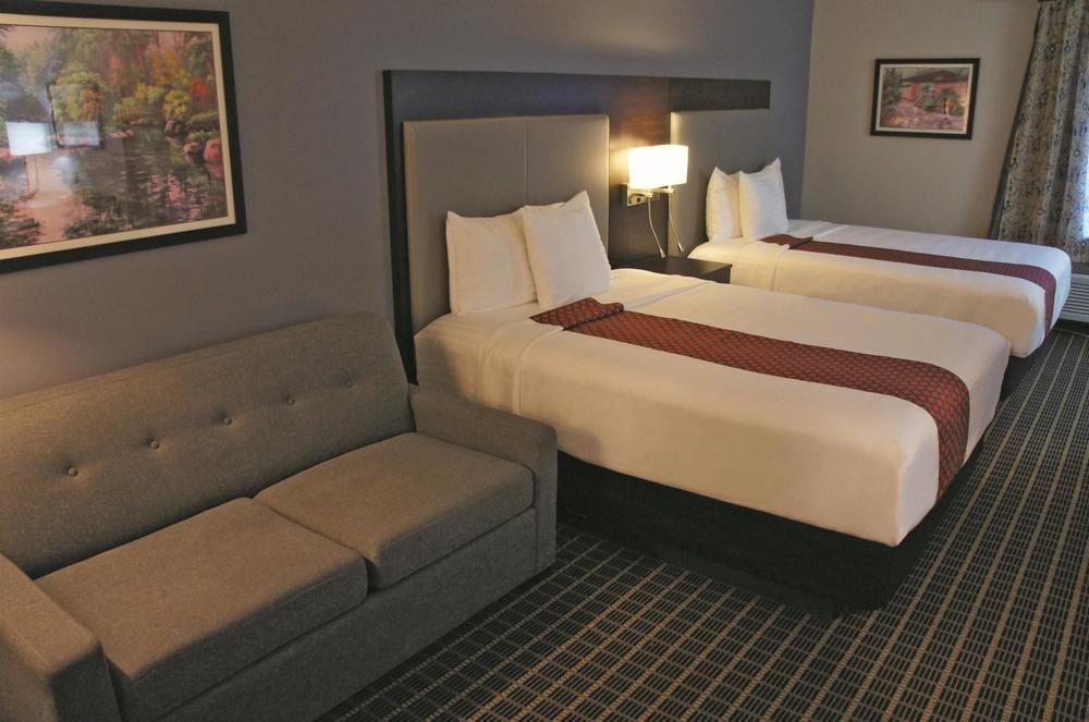 La Quinta By Wyndham Rockford Hotel Buitenkant foto
